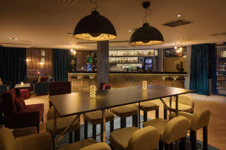 Photo by: Tord-Erik Andresen / Hotellfoto.no bar at scandic sunnfjord